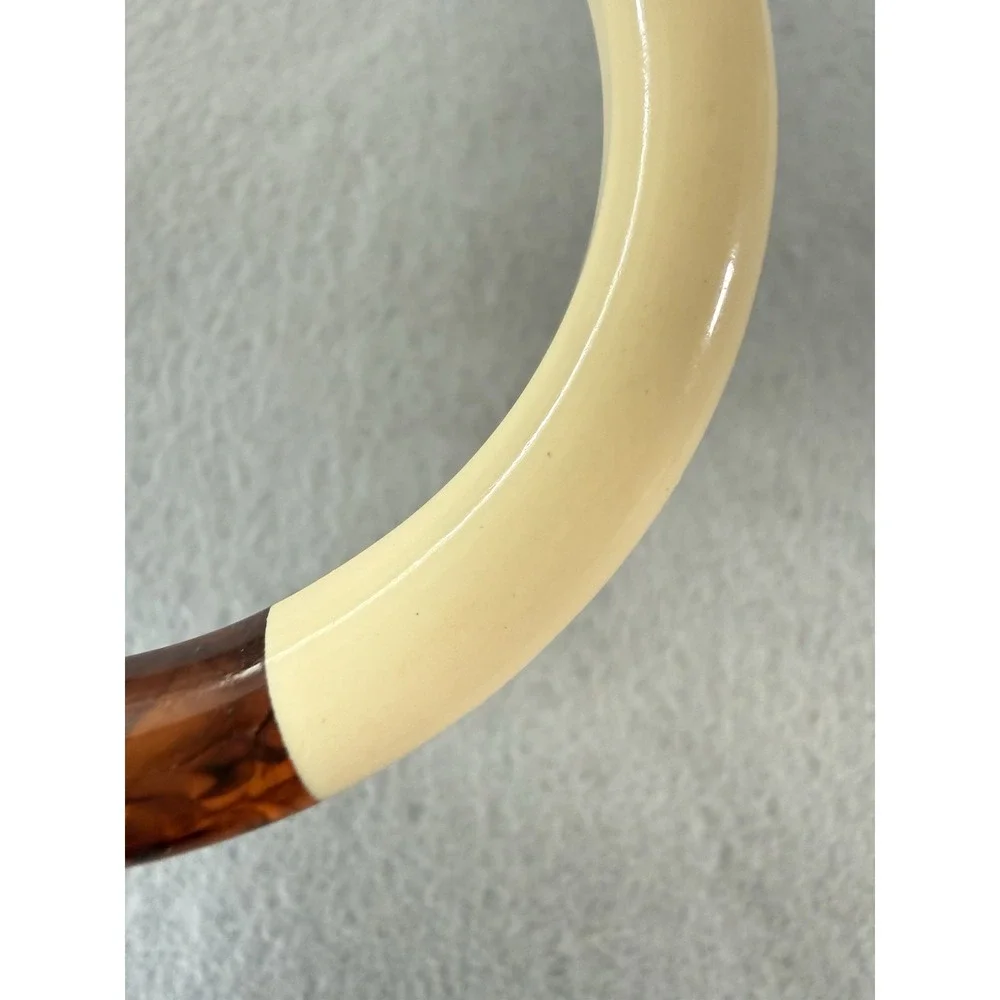 VTG Bakelite Inlay Tortoise Marbled Swirl Accent Cream Bangle Bracelet Chunky